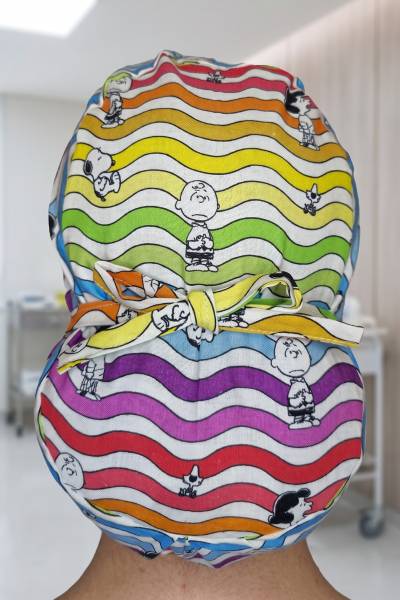 Calot couvrant Dorothea Snoopy multicolore à liens assortis